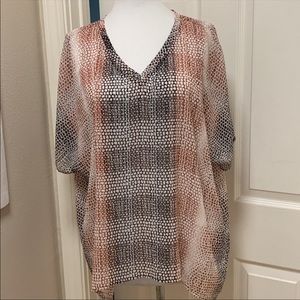 NWOT CAbi Shortsleeved Blouse,‎ Small